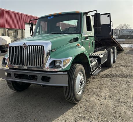 2003 International 7400 DT530